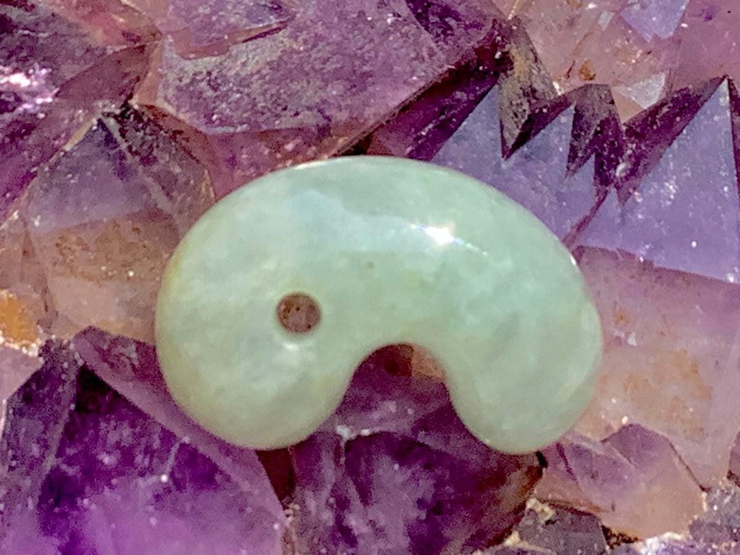 ✳極上肌‼️氷紋様‼️ ソーティング付アイスジェイド糸魚川翡翠勾玉