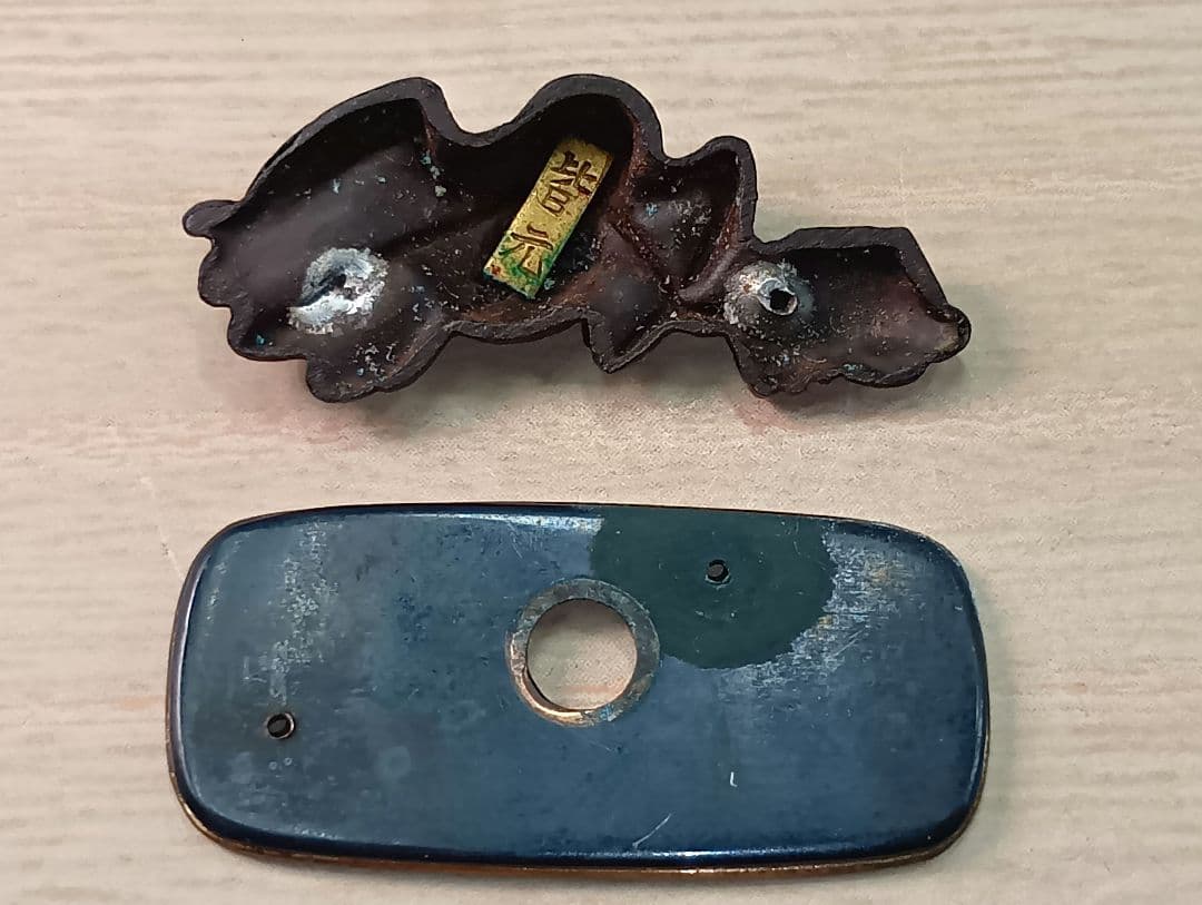 煙草入れ／超絶技巧鳥前金具／在銘あり 皆元