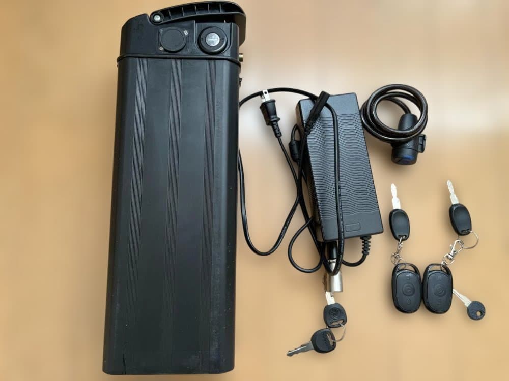 愛知県名古屋市発 折りたたみ機構付き電動アシスト自転車