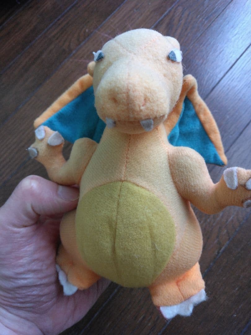 とても古いリザードンのぬいぐるみ