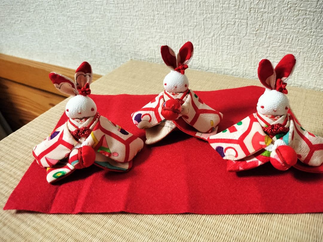 ひとぼぼページ！うさぎのお雛様三人官女！？付きで！ちりめん細工