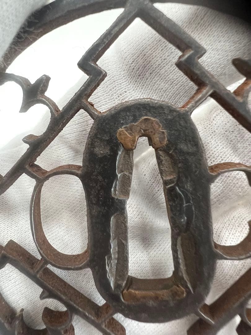 江戸期本歌　鉄透かし鍔 上質桑縁桐鍔箱付き　時代鍔布団入り　値下げ！