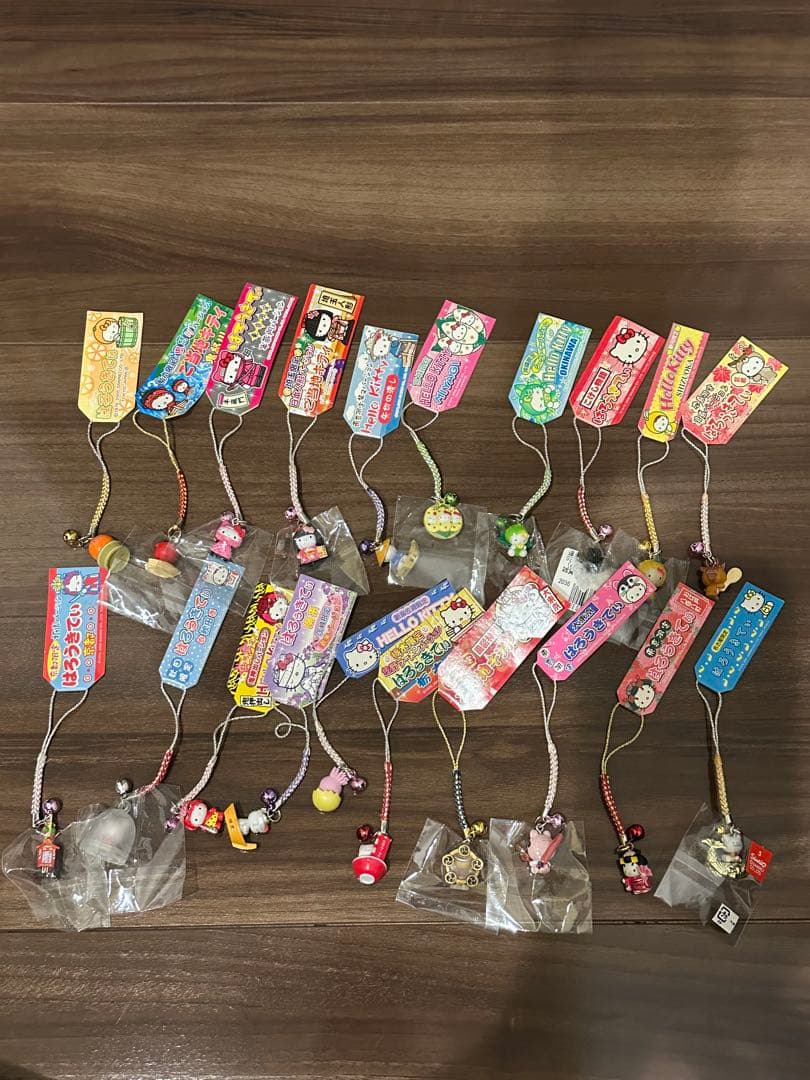 バラ売り不可　キティちゃん　根付け　ストラップ　ご当地　レア　廃盤もの多数