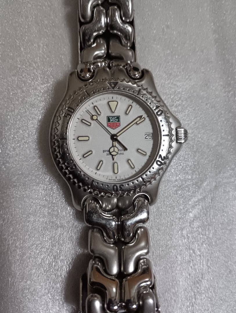 TAG Heuer プロフェッショナル 200m 腕時計ケース＆カード付。