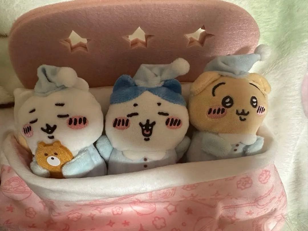 ちいかわおやすみベッドと繋がるマスコットセット