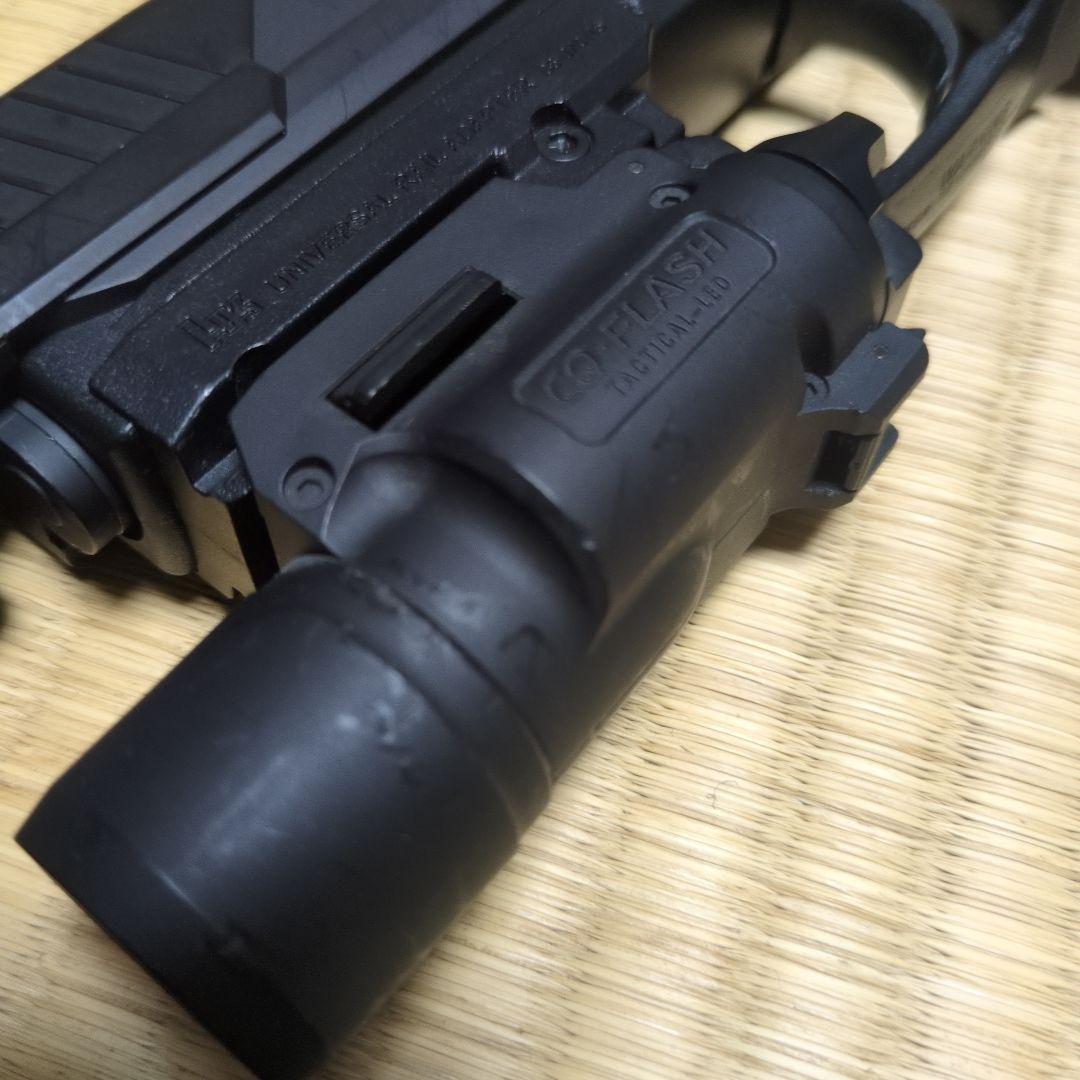 東京マルイ 電動ガン USP　フラッシュライトは点きません。