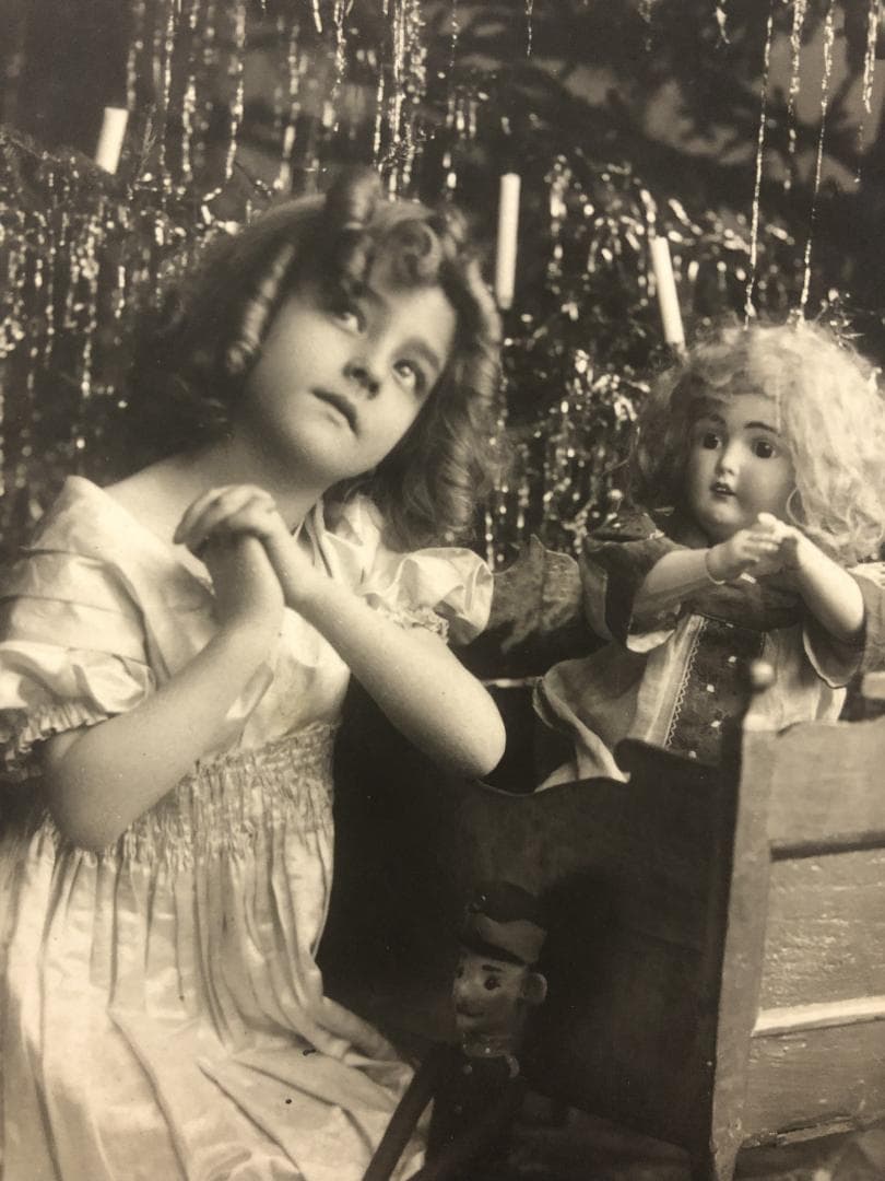 アンティークポストカード ビスクドールと美しい少女