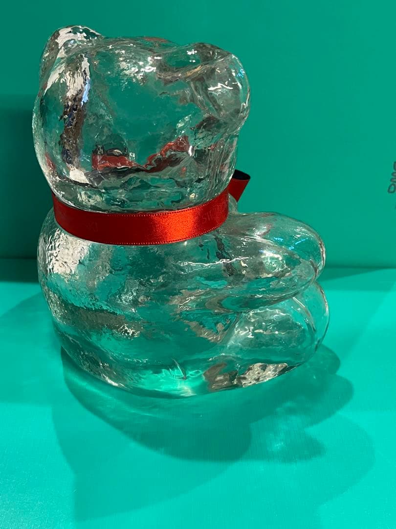 大型 ガラス製クマのオブジェ 赤黒リボン付き