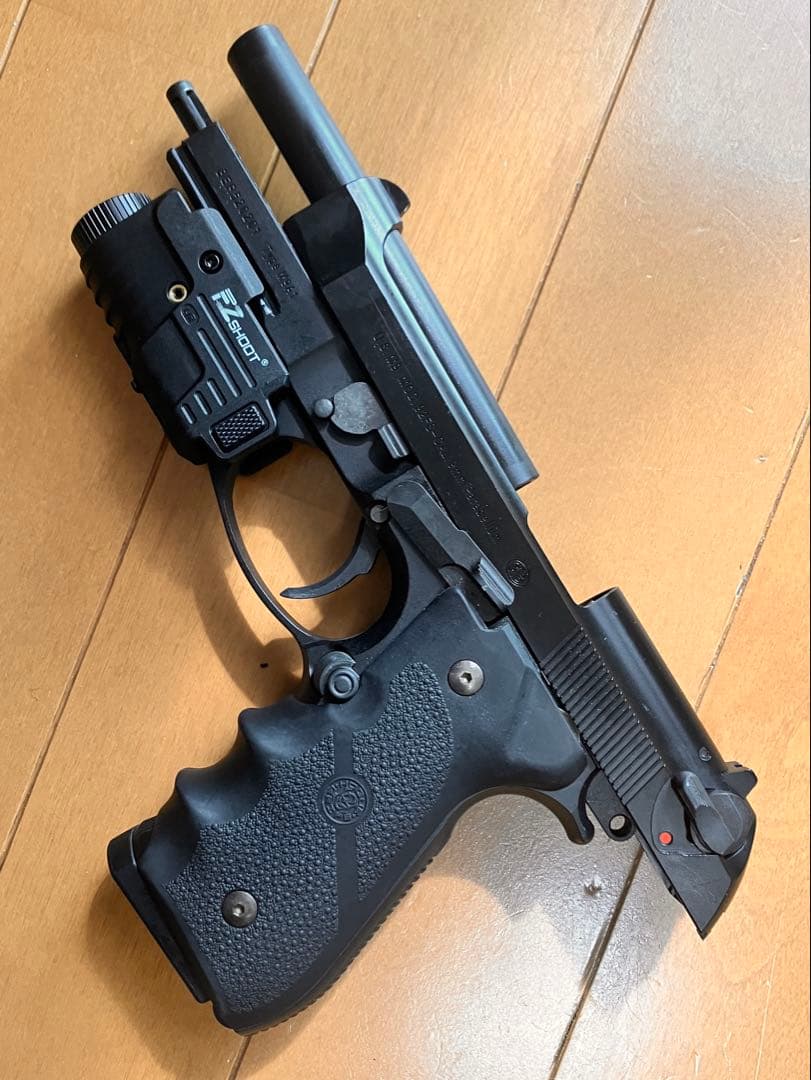 最終値下げ！マルイ　ベレッタ M9A1ガスブロ　レーザーライト、実銃グリップ付き
