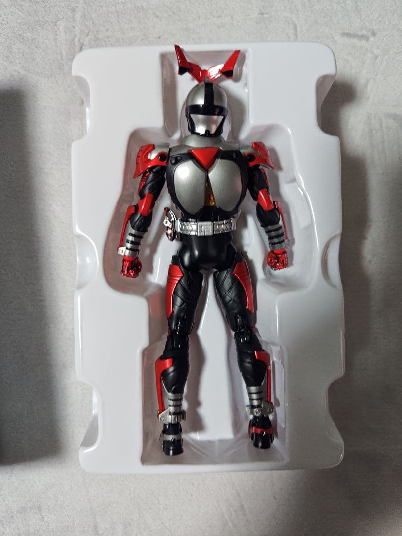 S.H.Figuarts 真骨彫製法 仮面ライダーカブト ハイパーフォーム