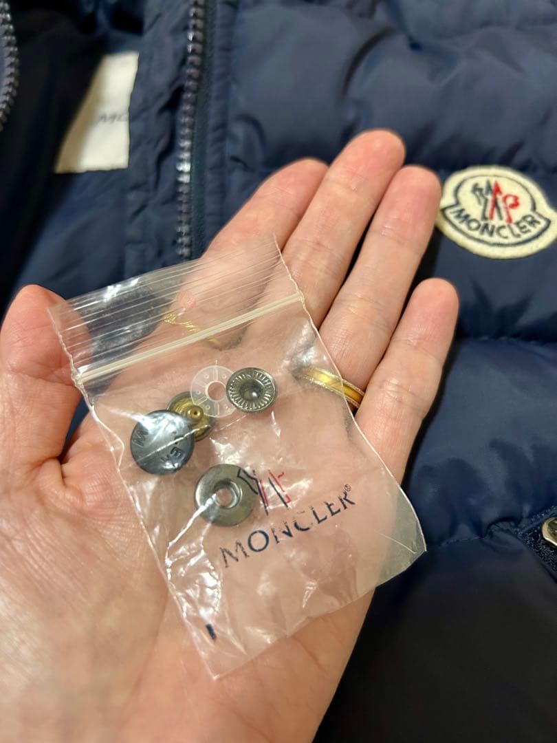 【大幅値下げ】MONCLER ネイビー ダウンコートフード付き