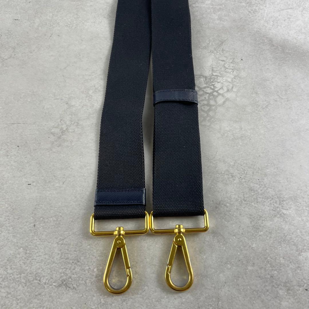 入手困難✨ プラダ PRADA ショルダーストラップ ロゴ金具 ユニセックス
