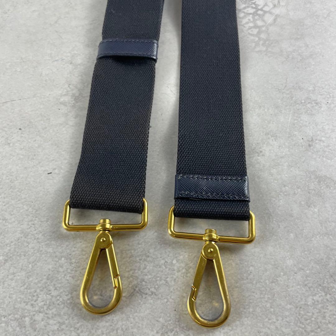 入手困難✨ プラダ PRADA ショルダーストラップ ロゴ金具 ユニセックス