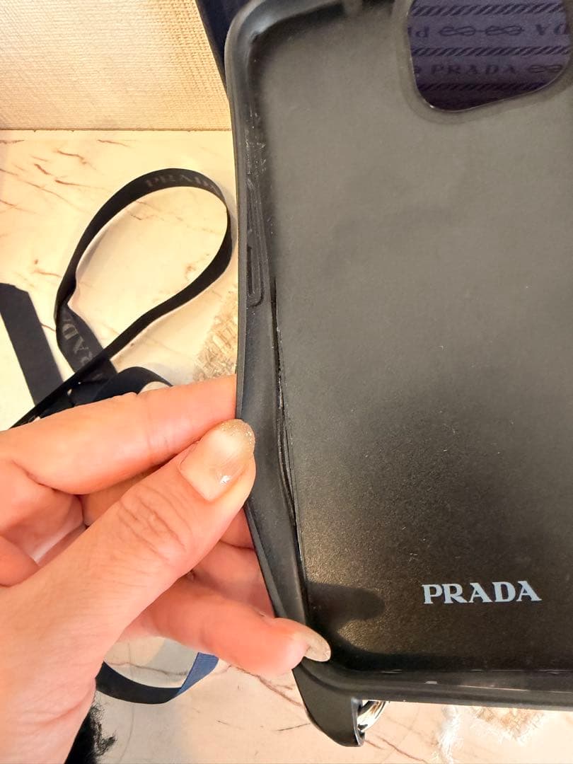 PRADA iPhone用ケース ストラップ付き iPhone14 16e