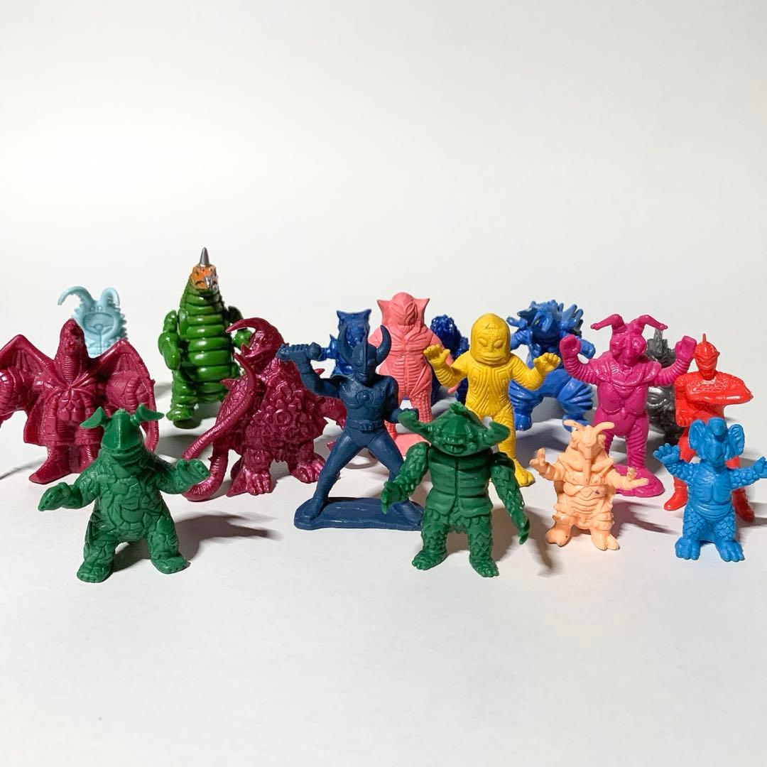 ウルトラマン 怪獣 ゴム人形 食玩 ミニフィギュア - メルカリ