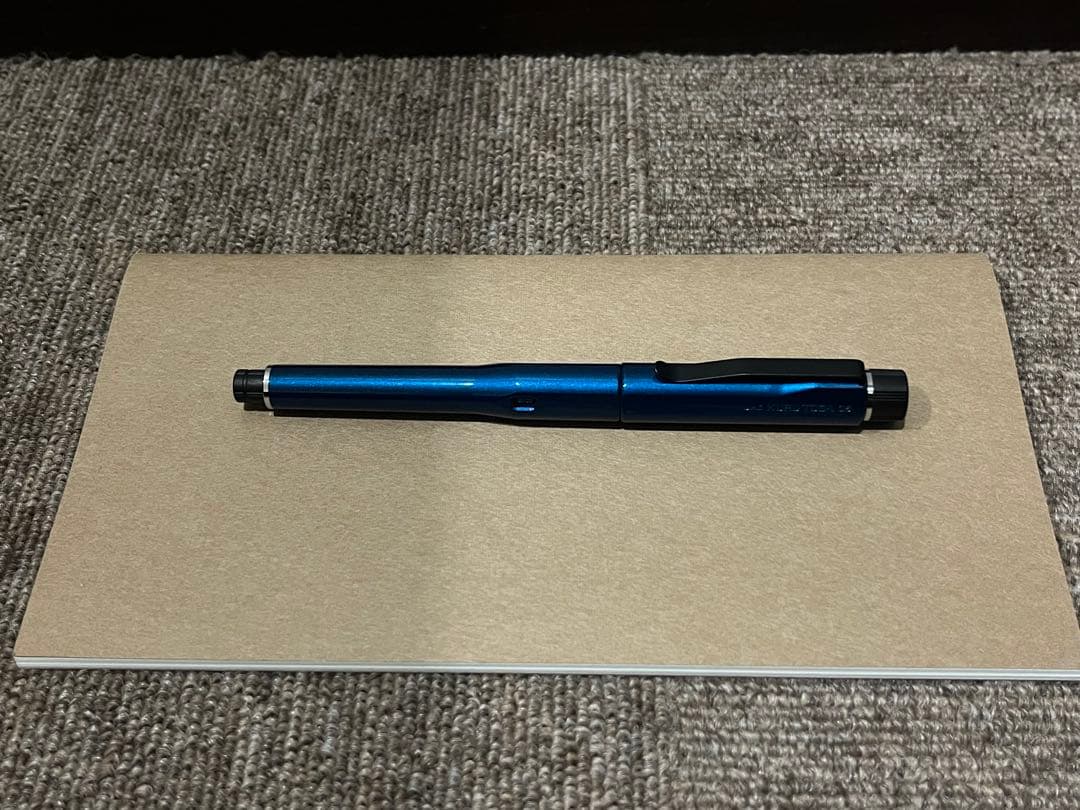 ス*ズ様 【世界5000本限定】 クルトガダイブ グランブルー 筆記用具 三菱鉛