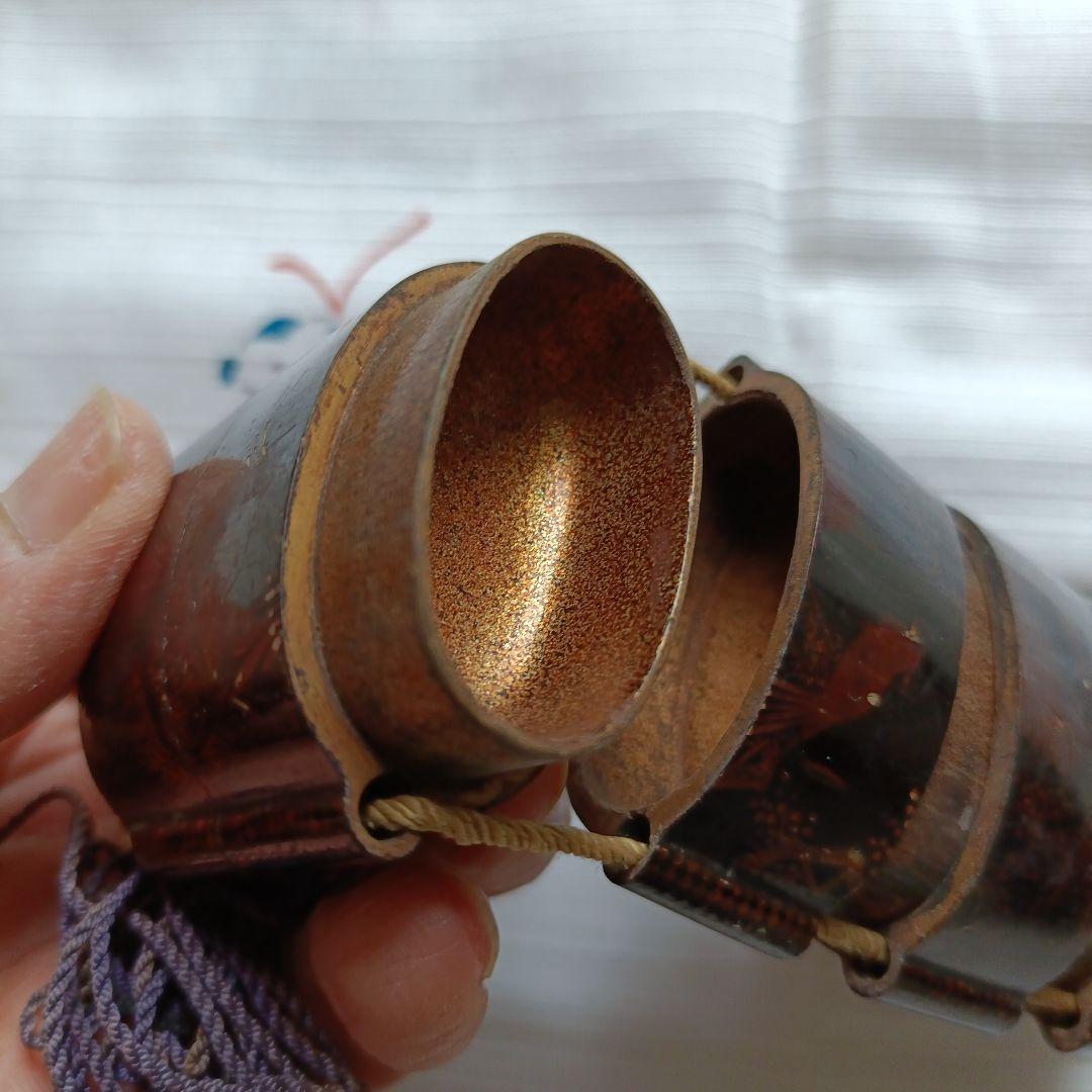 螺鈿細工調の模様あり漆器 印籠　根付珊瑚玉 根付般若彫刻　刀の鍔付き