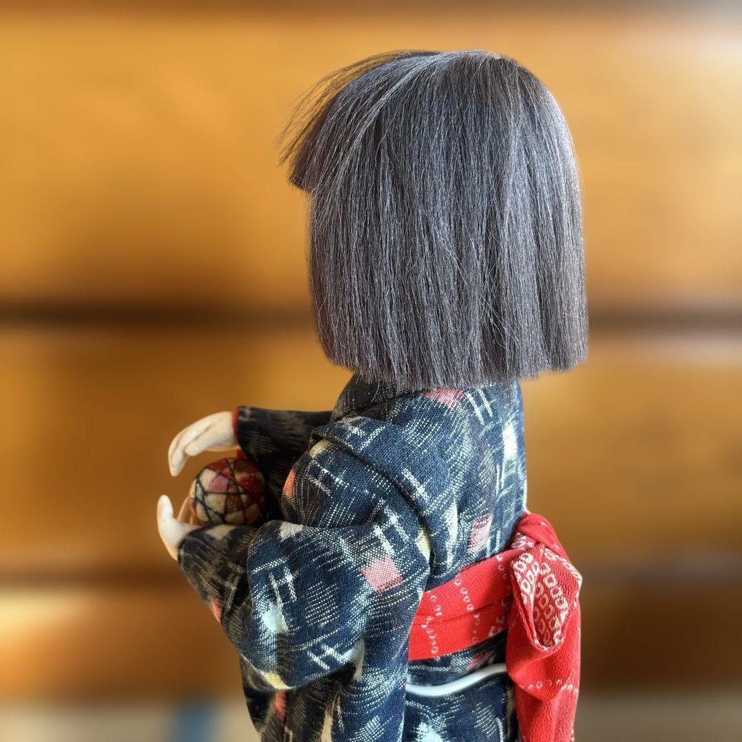 黒と赤の着物の人形 伝統的和服人形 尾山人形 伝統的和服