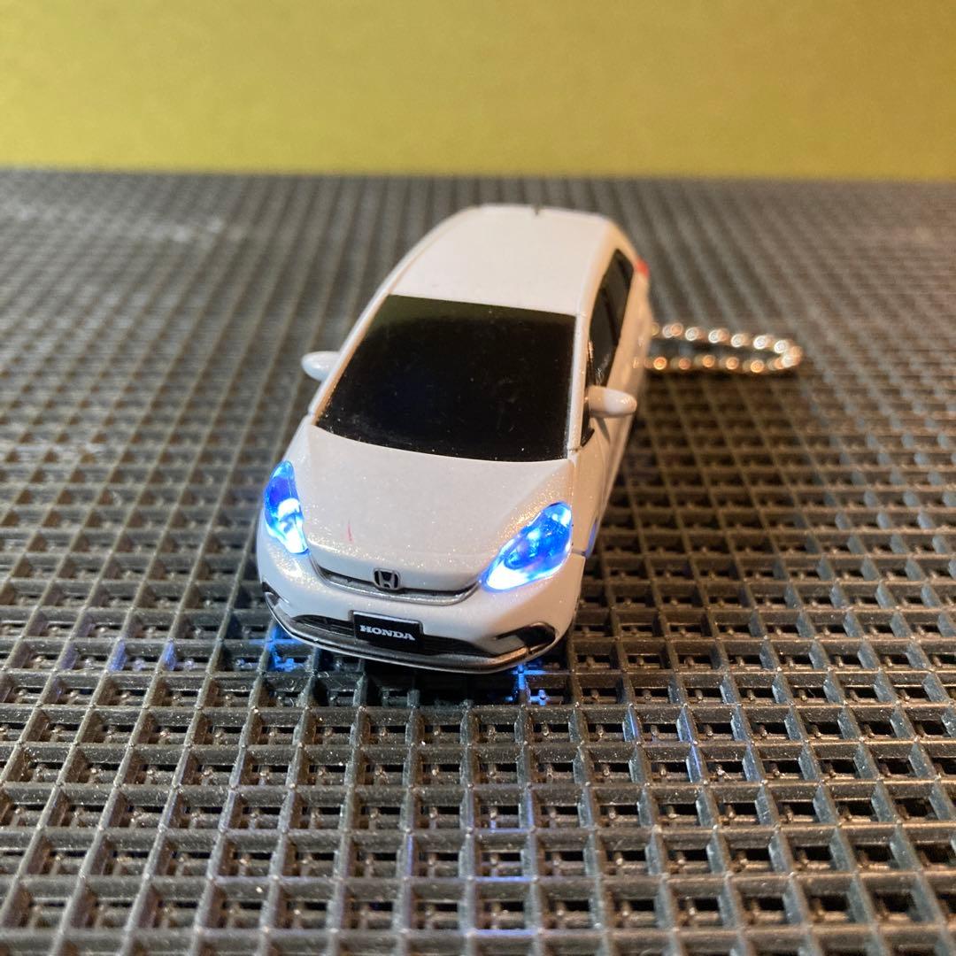 ミニカー ホンダフィット LEDライト付きキーホルダー 非売品