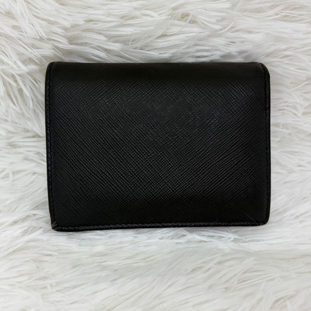 美品✨️プラダ 二つ折り財布 レザー バイカラー　サフィアーノ 黒 ピンク