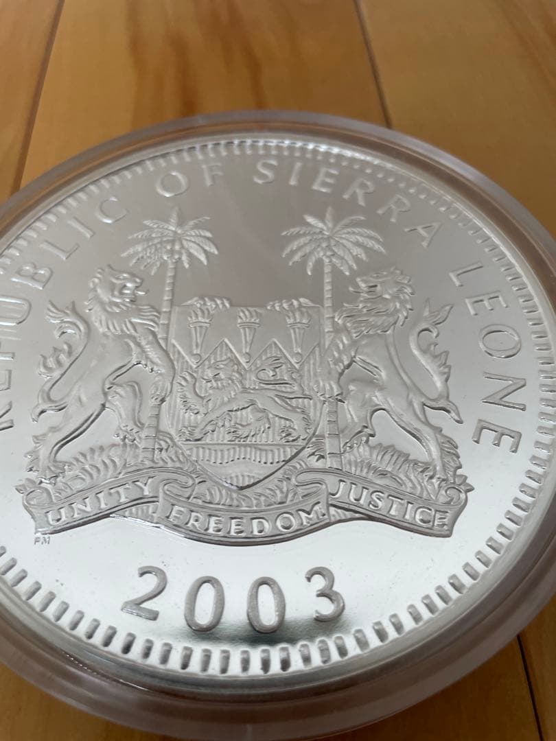 シエラレオネ 鉄腕アトム生誕記念 1キロ銀貨 $150 ASTROBOY - メルカリ