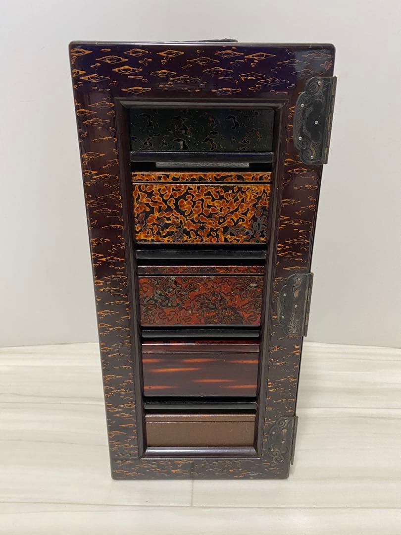 晴霞堂　内朱五寸五段両開重箱　桜皮　大正時代