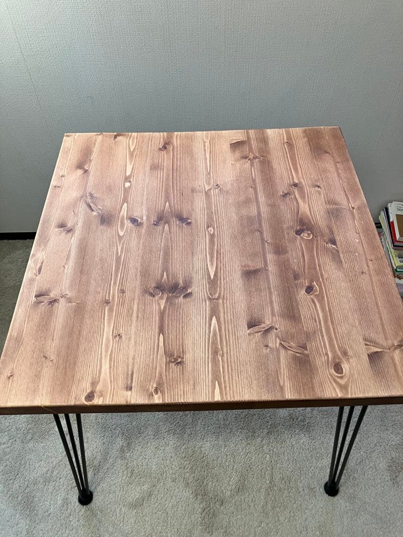 ブラウン木製正方形テーブル