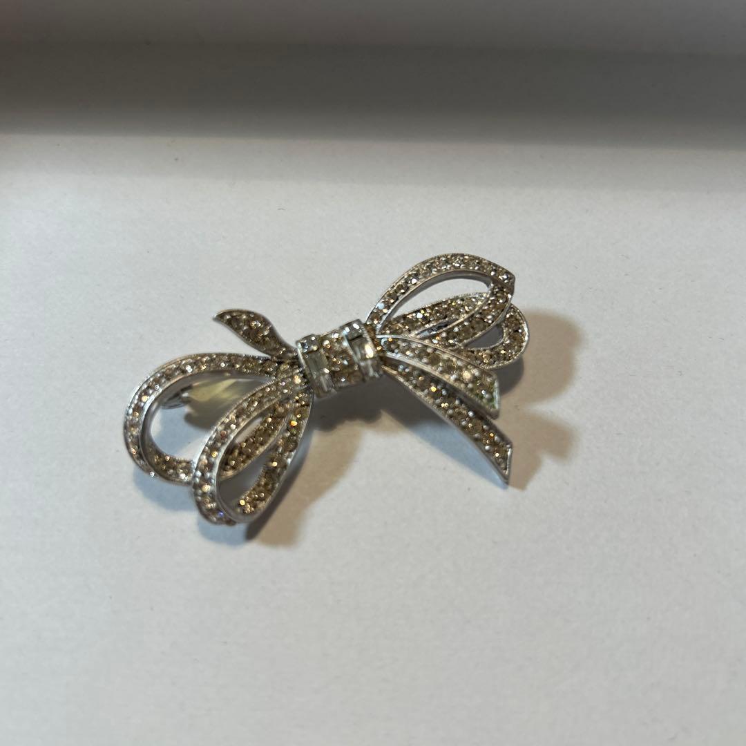 フォクシー　リボン型ブローチ 美品】FOXEY ˚✧₊リボン型ブローチ˚✧₊⁎ - メルカリ