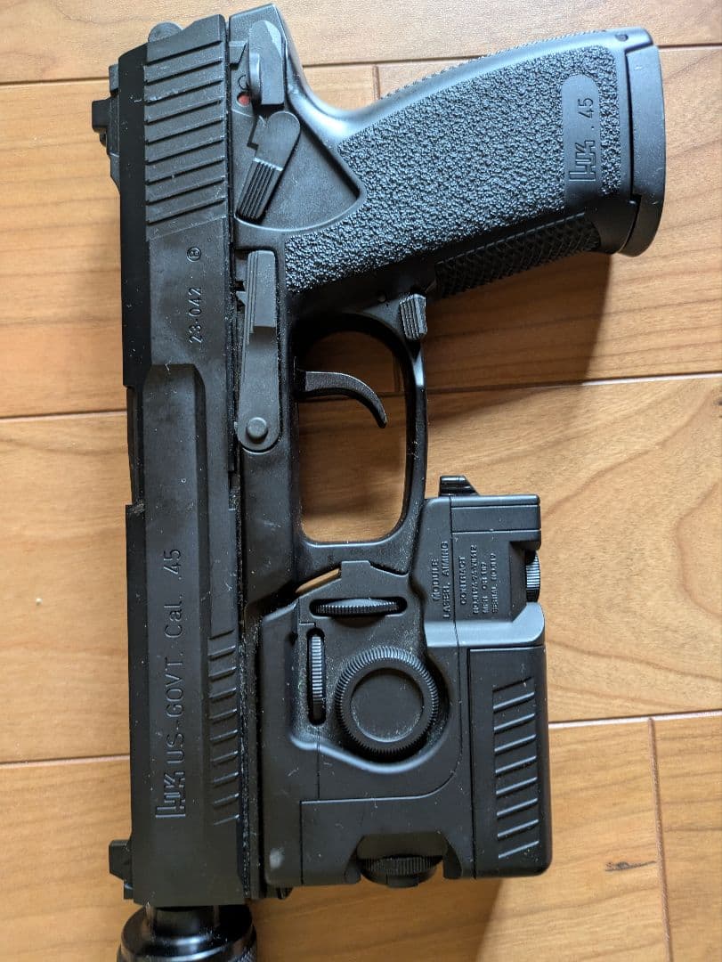 東京マルイ　SOCOM Mk23 エアガン（サイレンサー・LAMユニット付き）