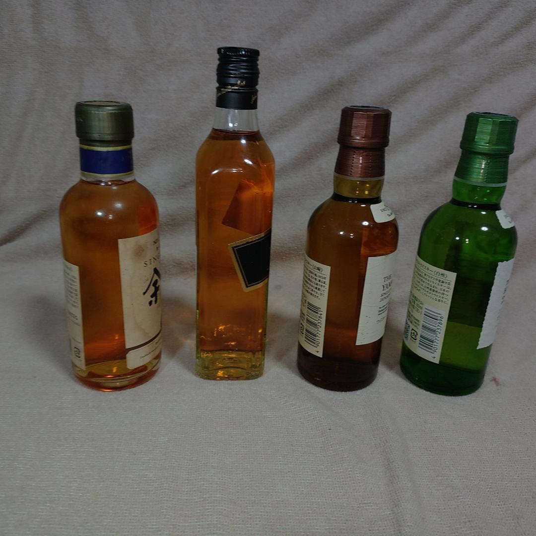 余市10年黒キャップミニボトルと非売品ジョニーウォーカーと普通の山崎白州