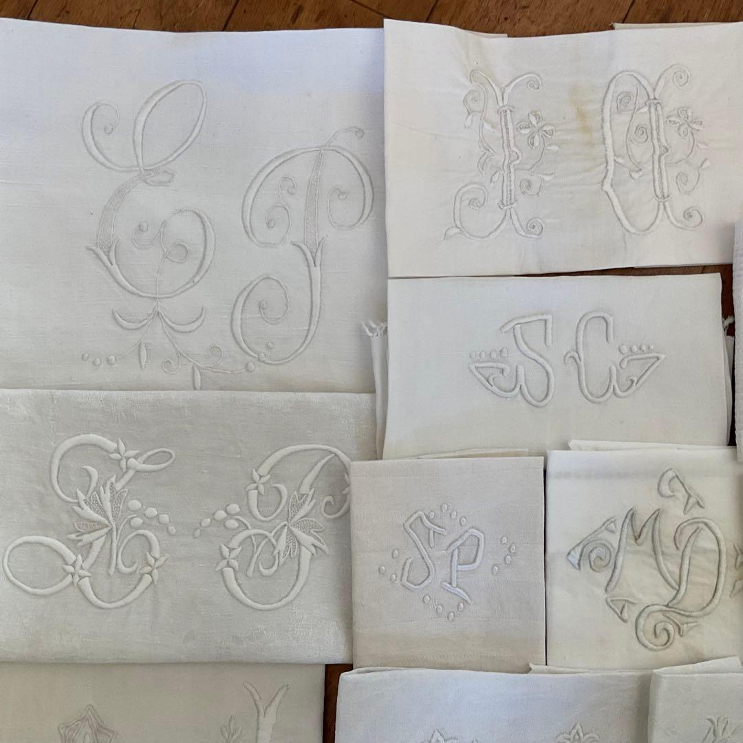 フランス アンティーク 24枚♪ イニシャル 手刺繍 パーツ モノグラム