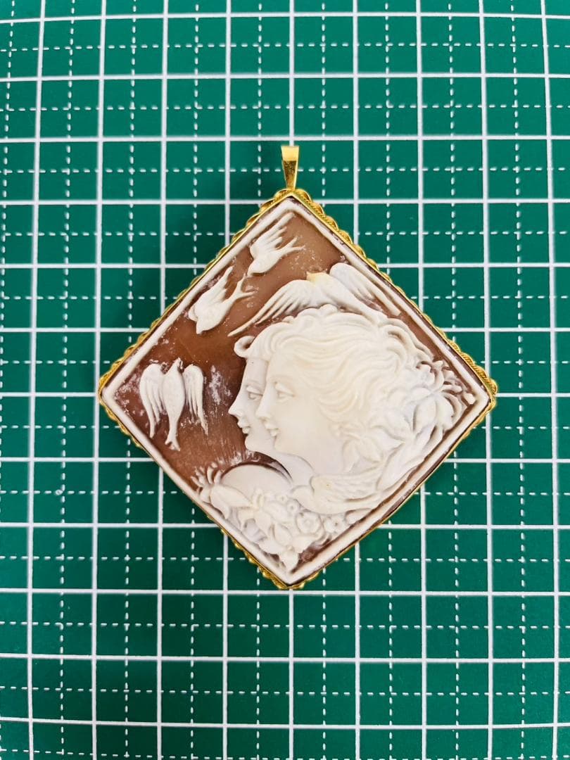 ⭐️良品⭐️K18シェルカメオブローチペンダントトップ女性横顔鳥