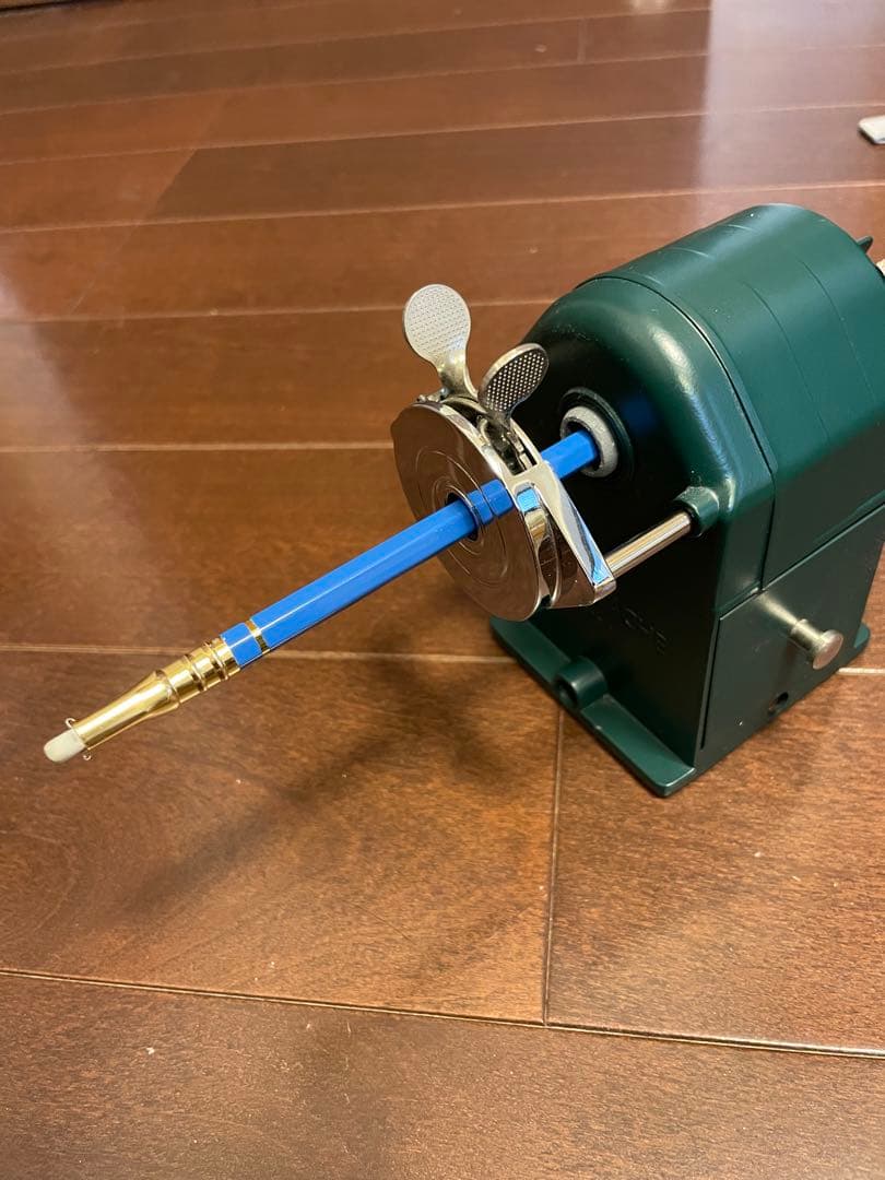 CARAN D'ACHE（カランダッシュ）メタルシャープナー ワンダーフォレスト