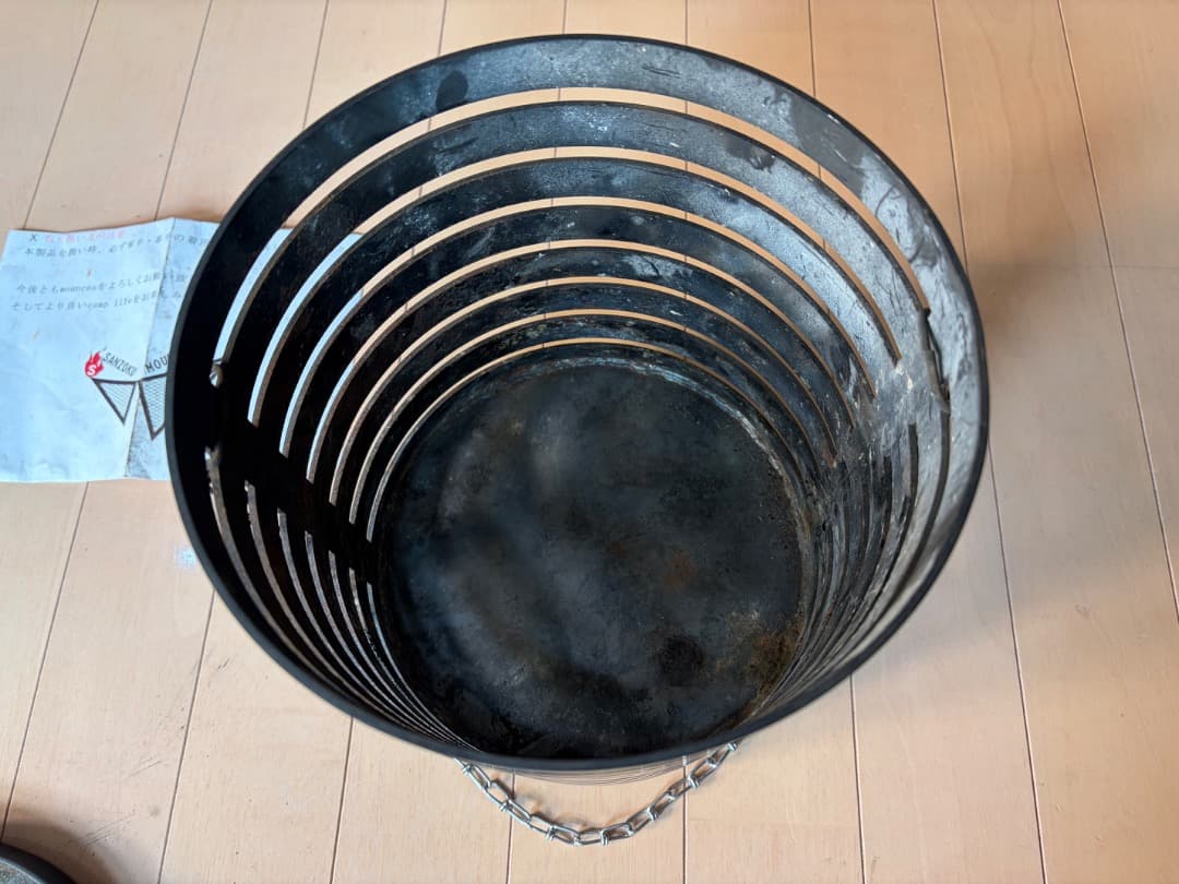 サンゾクマウンテン mouncos 焚き火台 芝ガード＋フライパン付き