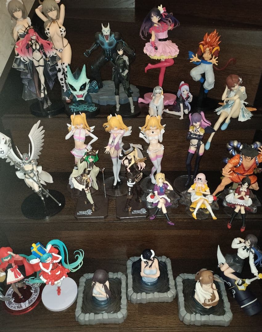 キャラクター フィギュア③開封品28体セット - メルカリ