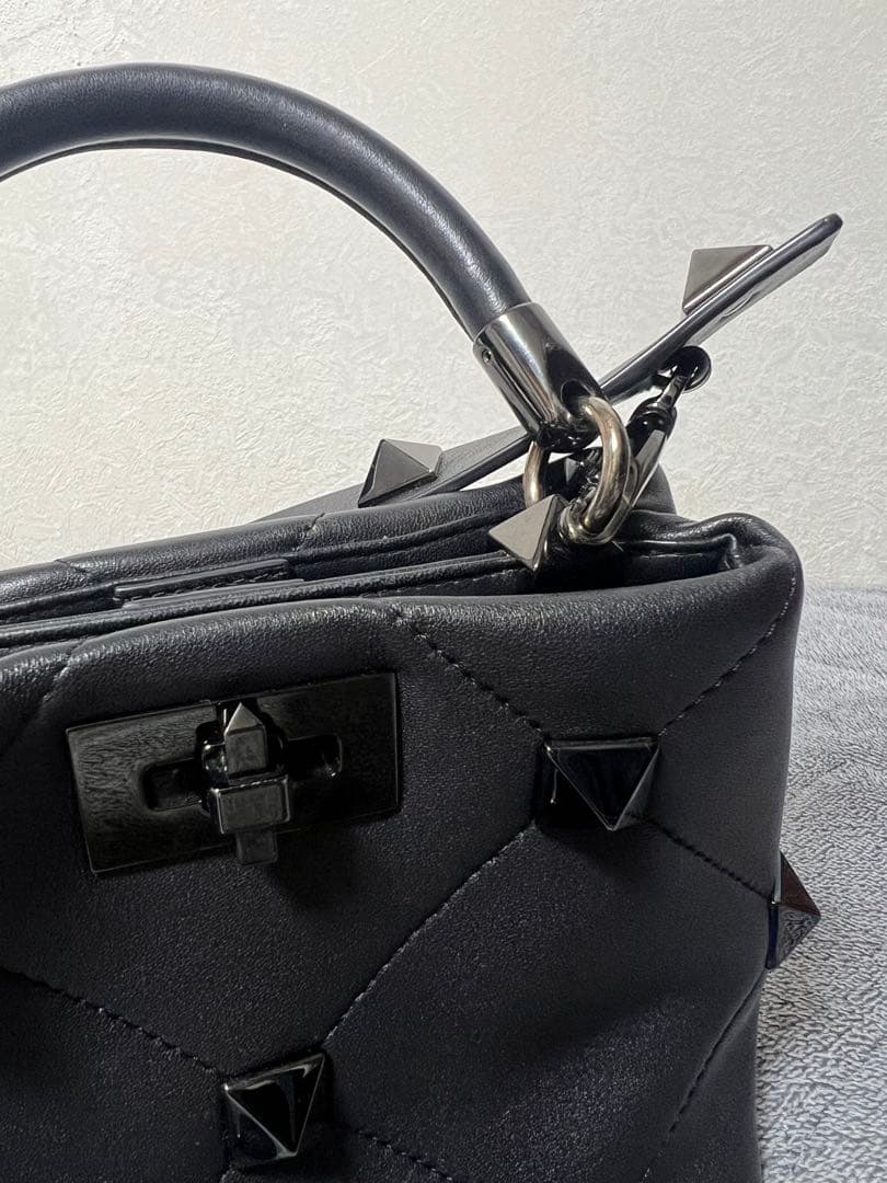 出品1/23まで・値下げ不可・VALENTINO ローマンスタッズ ハンドバッグ