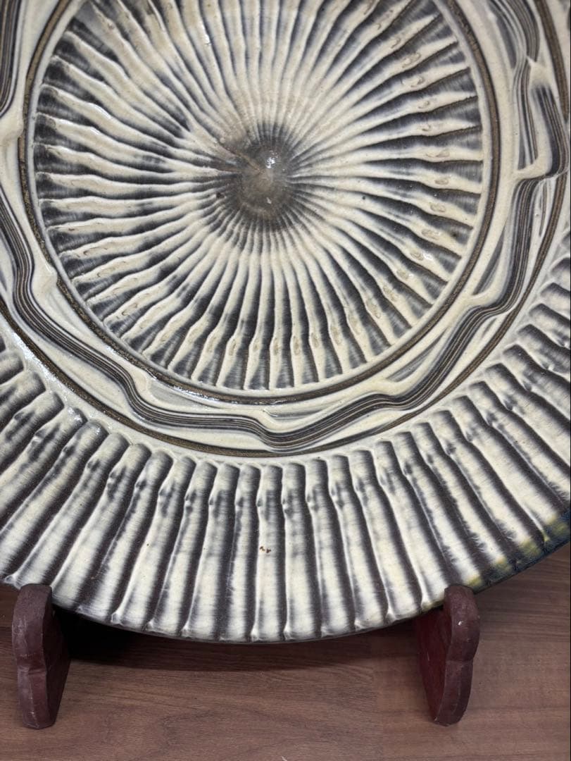 特大サイズ！小鹿田焼？小石原焼？大皿 オブジェ 飾り皿 木製皿立て付き