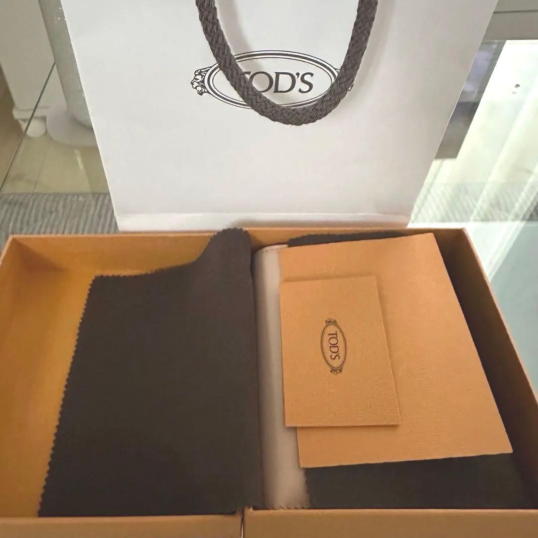 TOD'S ベージュ 二つ折り財布　ピンク系　ベージュ系