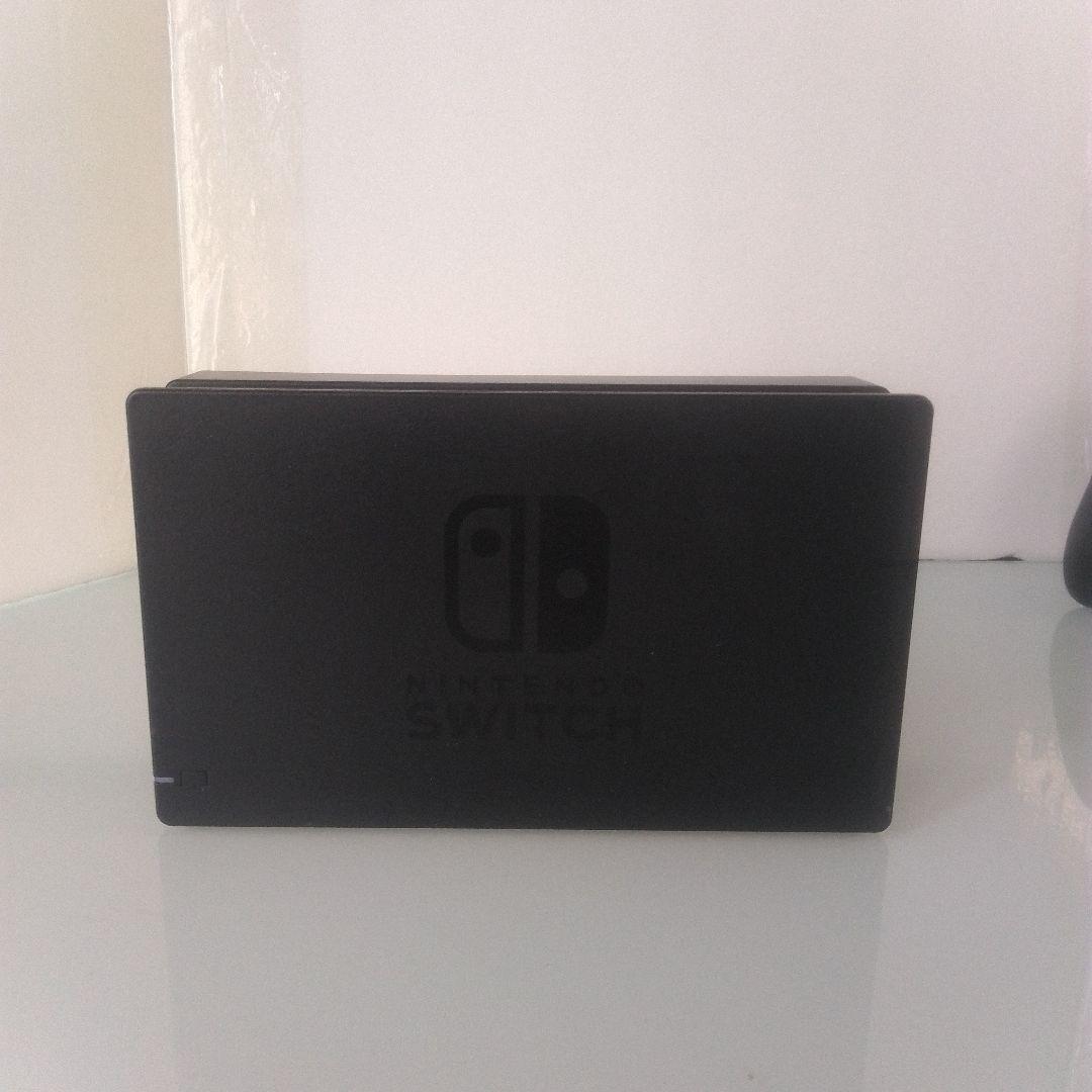 【中古品】Nintendo Switchの本体と付属品一式。初期化済み。