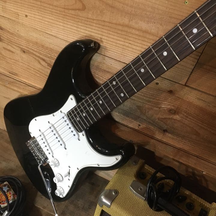 送料込み Bacchus Universal Series ストラト アンプ付属