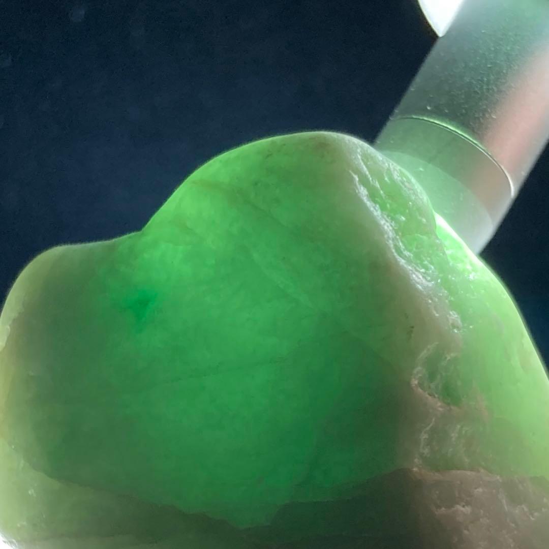 糸魚川翡翠　海中翡翠　海石　アップルグリーン　原石　47.4ｇ