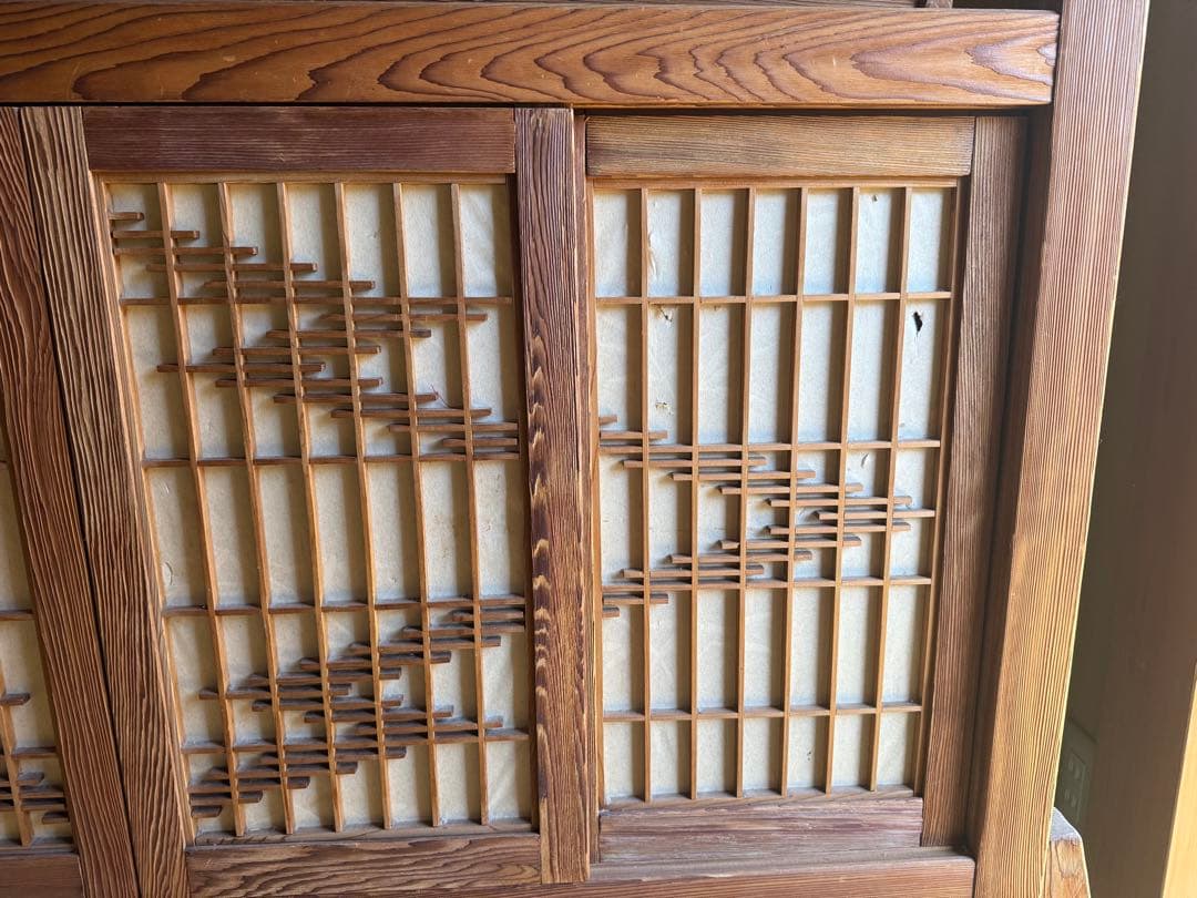 木製　伝統的　間仕切り　欄間