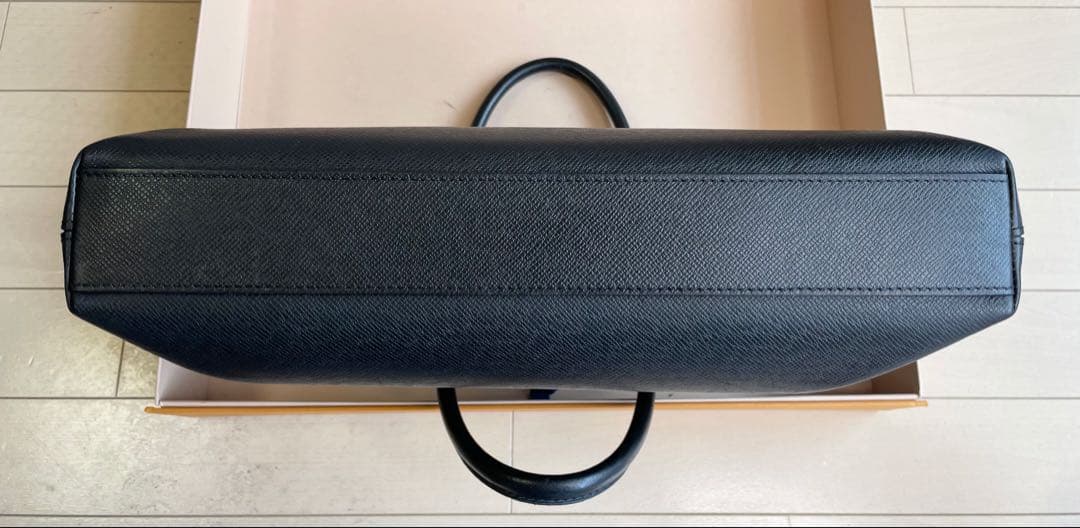 Louis Vuitton Anton Taiga ブリーフケース ブラック
