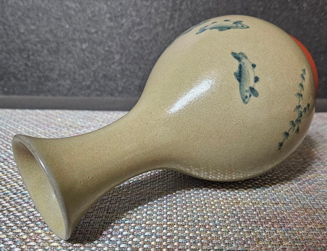 人間国宝 佐渡 無名異焼 五代 伊藤赤水 造 染付 水藻に魚の図