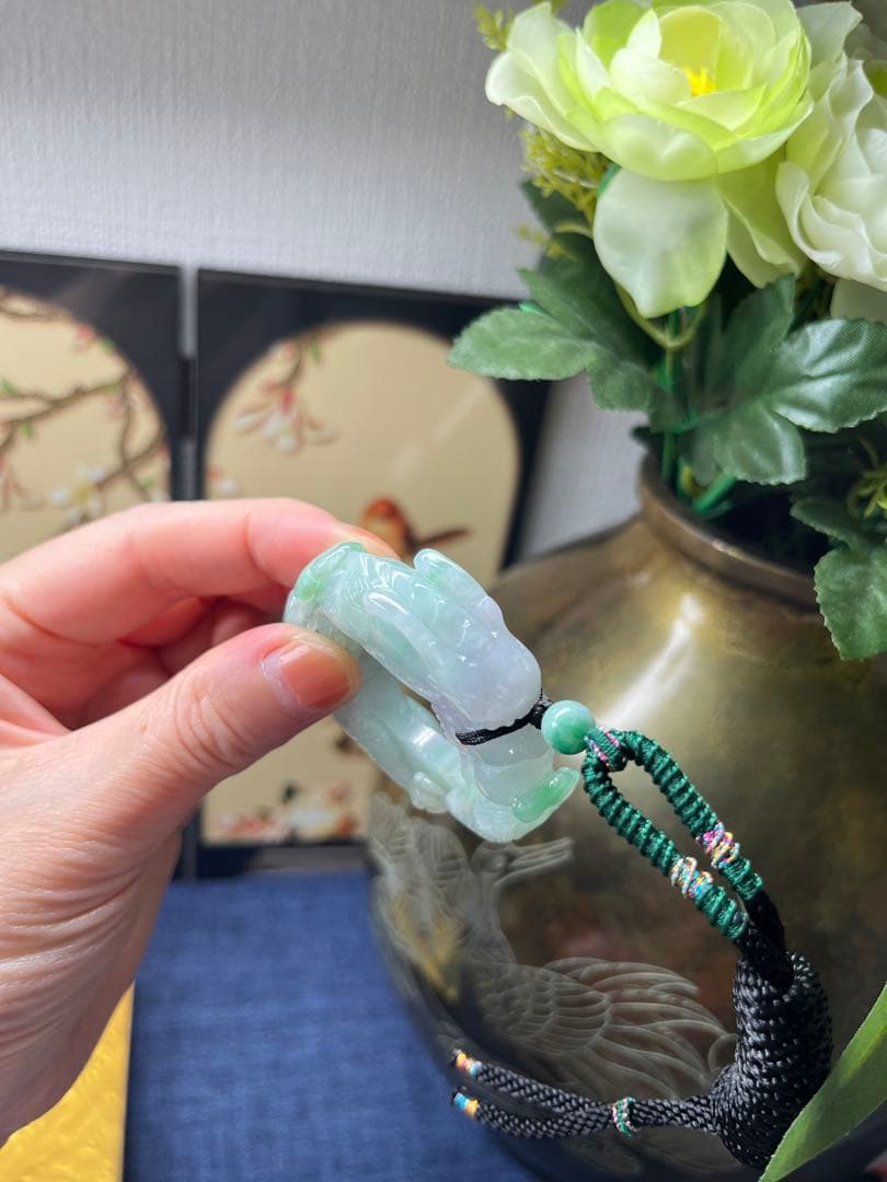 ミャンマー産本翡翠 厚重感有り、爽やかな氷種春帯彩開運飛龍