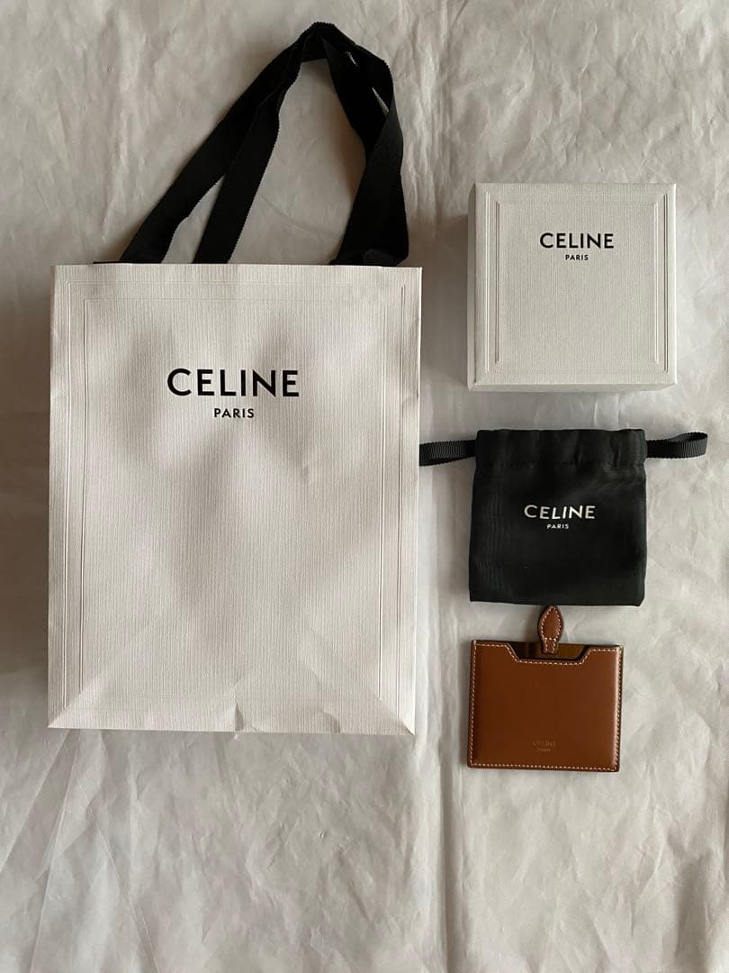 完売品　セリーヌ　新品未使用　鏡付きポーチ　ミラー　手鏡　スムースカーフスキン