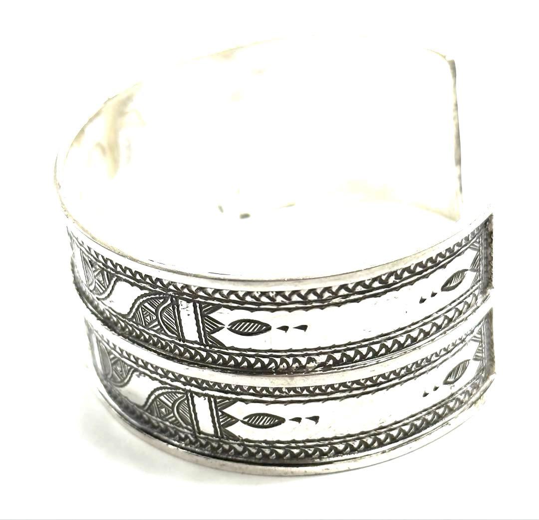 トゥアレグ族　ハンドメイド　シルバーバングル