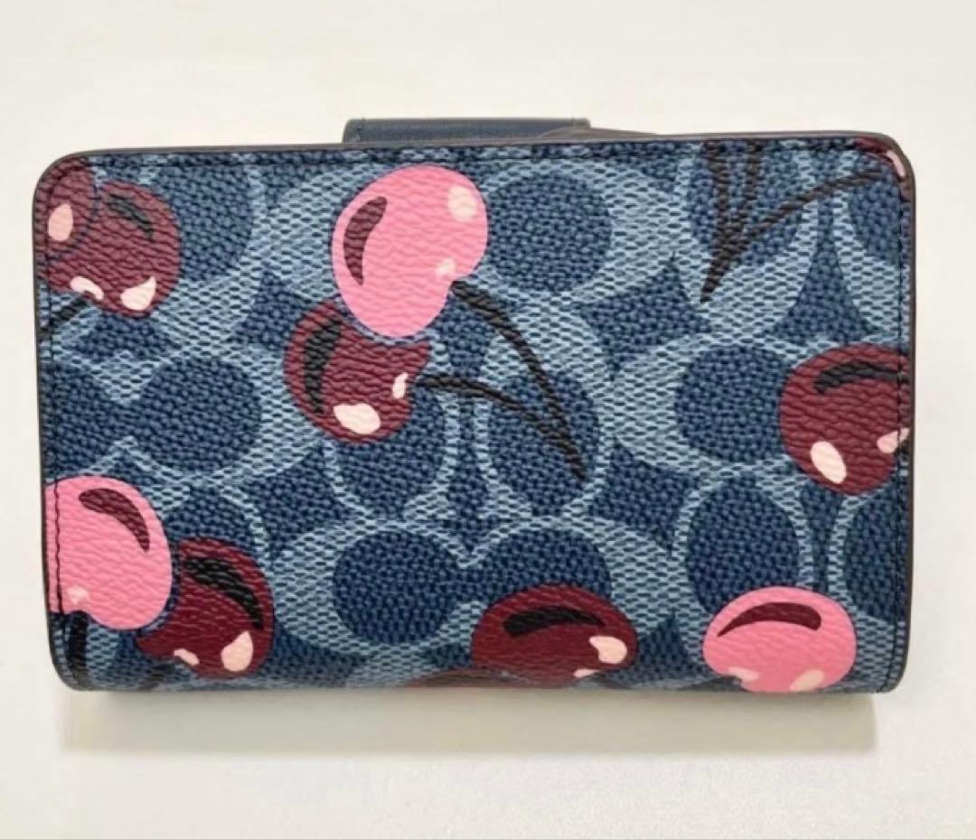 COACH チェリー柄 二つ折り財布　CZ342