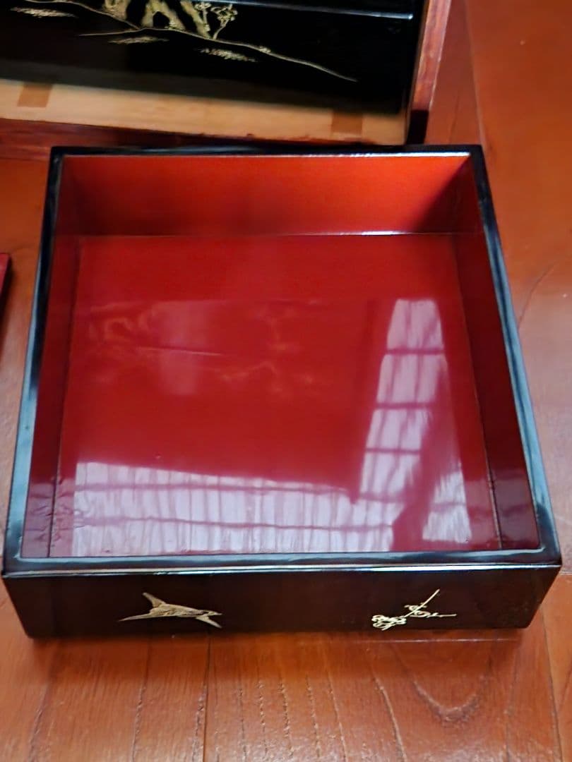 k*o様 蔵出し品！漆器 重箱 金箔装飾 5段　ケース付き