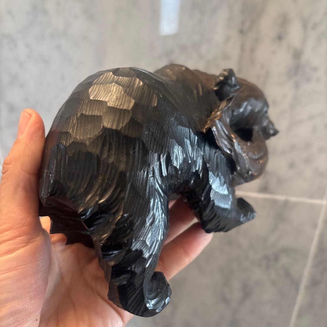 アイヌ名門堀井一族が手掛けたガラスの瞳で彫りや塗りが一級品のクマ